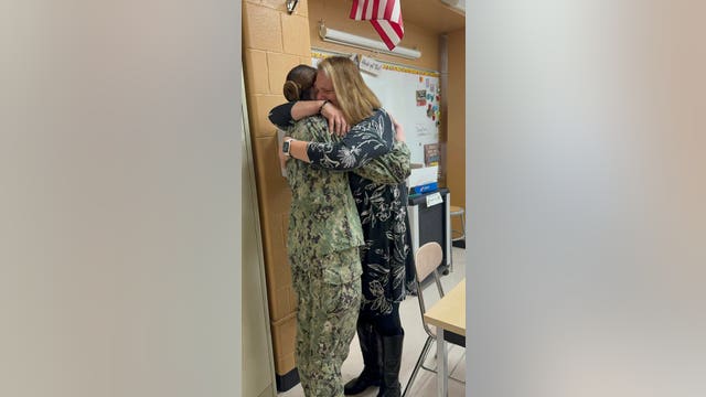 South suburban teacher reunited with Navy granddaughter in Thanksgiving surprise