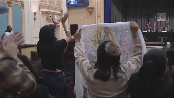 Chicago Board of Education votes to adopt 5 Acero schools