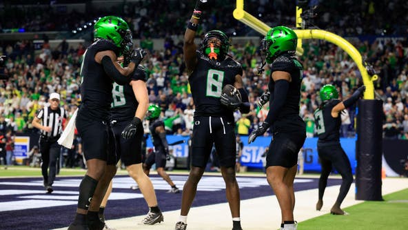 No. 1 Oregon outlasts No. 3 Penn State 45-37 for Big Ten title and 1st-round bye in playoffs