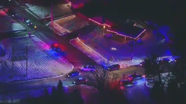 Man critically injured in targeted Steger shooting, suspect sought: police