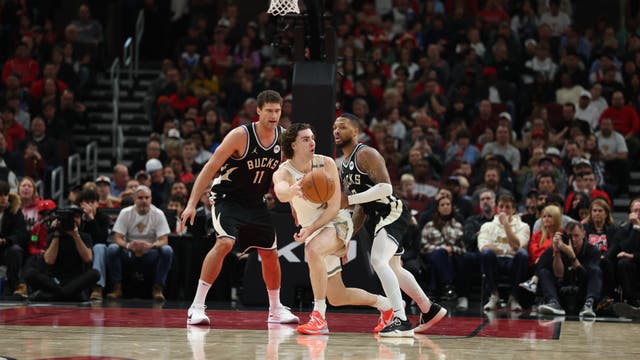 Josh Giddey's triple-double sends Chicago Bulls to 116-111 win over Giannis-less Bucks