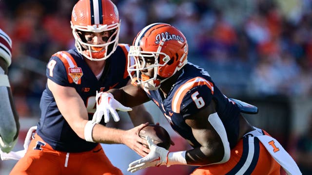 Illinois holds off South Carolina in chippy slugfest, 21-17