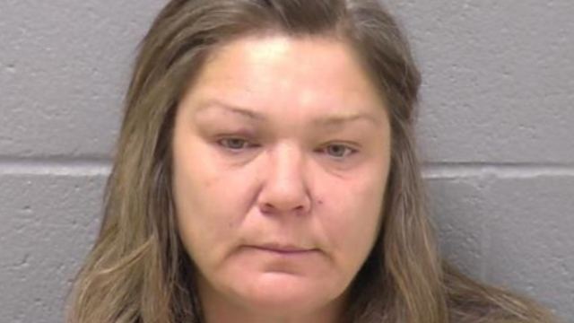 Crest Hill woman tried to set Wilmington apartment building on fire, police say