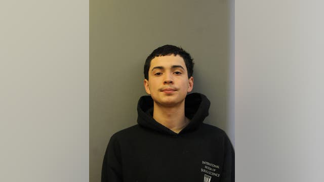 Chicago man, 21, arrested after 4 people robbed at gunpoint on Northwest Side: police