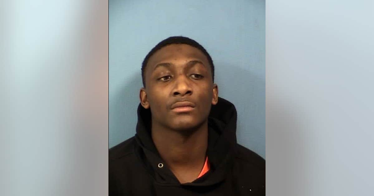 Aurora man sentenced for armed robbery at Lisle Verizon store | FOX 32 ...