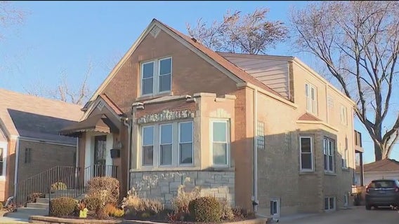 Chicago man found dead, reportedly tied up in home; neighbor speaks out