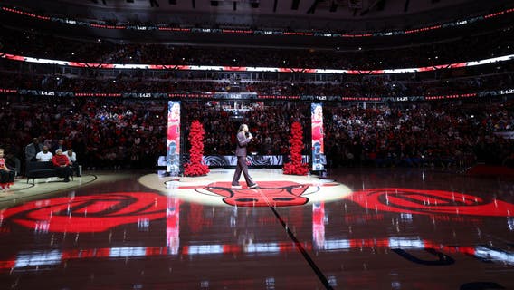 White nails career-high nine 3s, scores 33 as Bulls beat Knicks 139-126 after honoring Rose