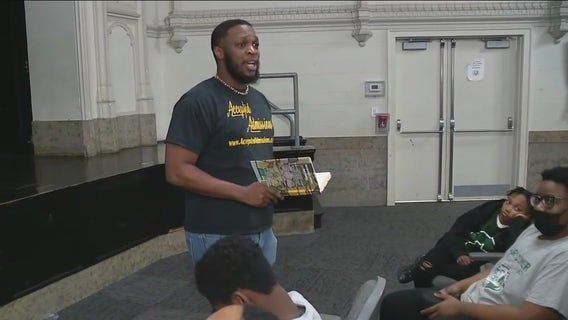 'Real Men Read': Chicago program connects students with male role models to promote literacy