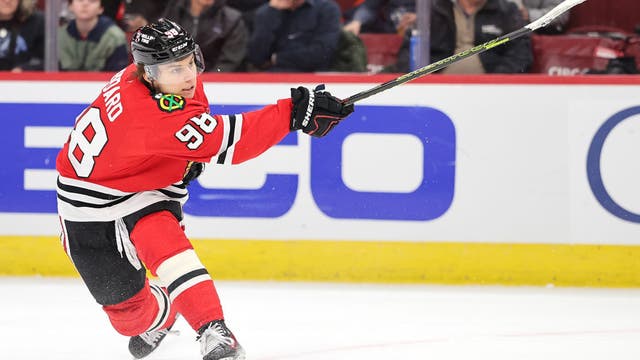 Pelletier scores twice as the Flames cruise to 5-2 win over the Blackhawks