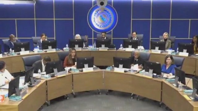 Chicago School Board members sworn into office