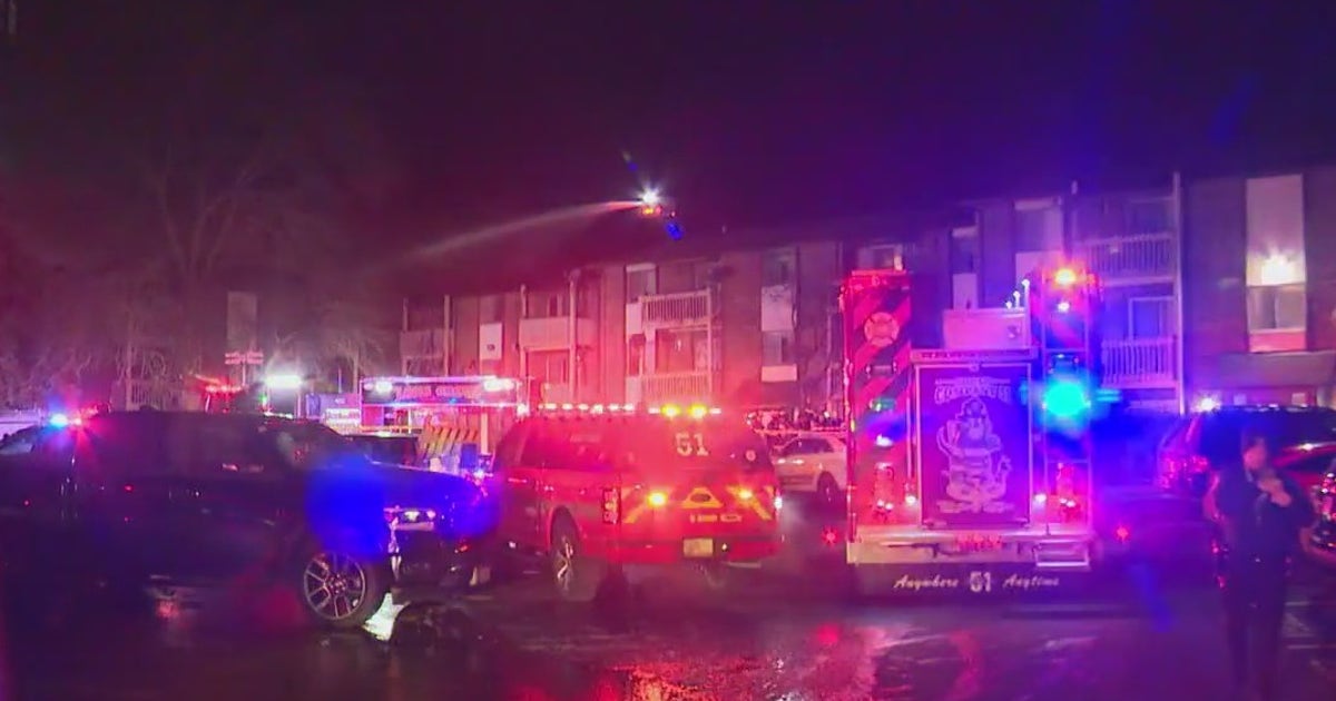 Fire erupts at suburban apartment complex | FOX 32 Chicago