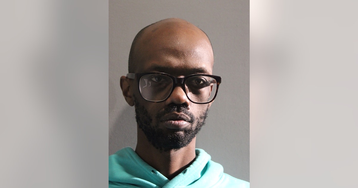 Chicago man arrested 30 minutes after stabbing two men in Bronzeville ...