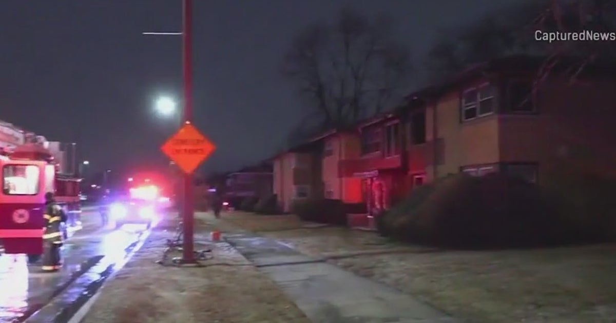 Cook County apartment fire leaves 2 hurt, 16 displaced | FOX 32 Chicago