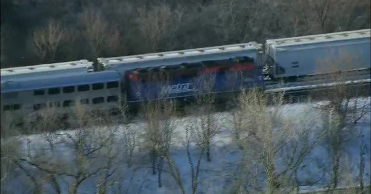 Metra UP-W train strikes pedestrian near Winfield | FOX 32 Chicago