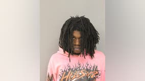 Chicago man robbed 49-year-old at gunpoint in Bridgeport: police