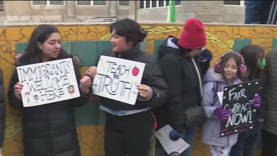 Chicago Teachers Union holds walk-ins amid contract standoff with CPS