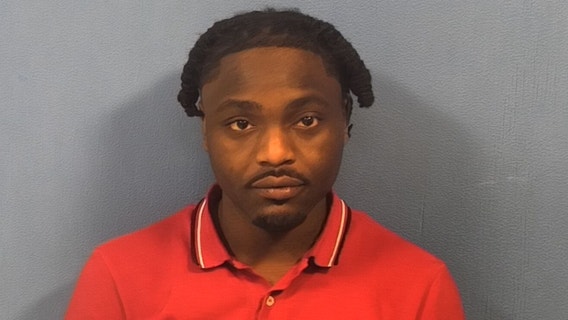 Chicago felon caught with stolen gun, fentanyl after high-speed police chase in suburbs: prosecutors