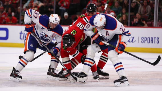 McDavid makes perfect pass in overtime as the Oilers beat the Blackhawks 4-3