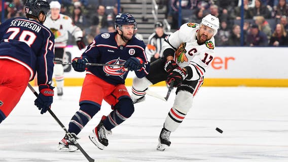 Robertson scores 2 goals in the 2nd period as the Maple Leafs beat the Blackhawks 5-2