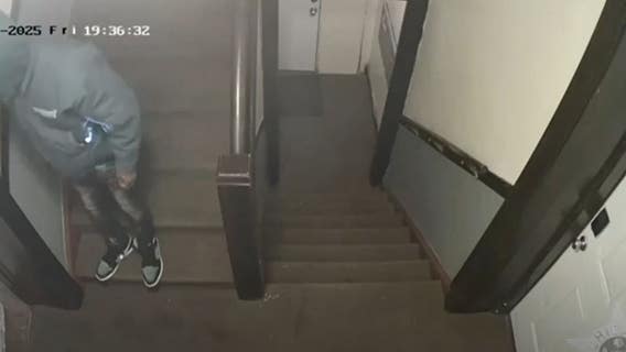 Video shows gunmen wanted for robbing people in Chicago