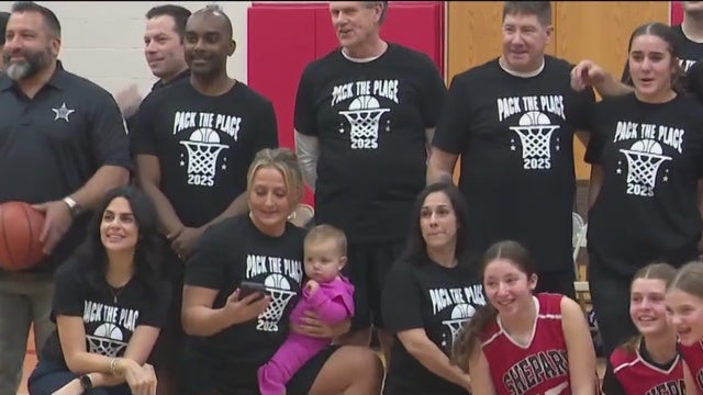 Students narrowly defeat first responders in Deerfield's 'Pack the Place' basketball game