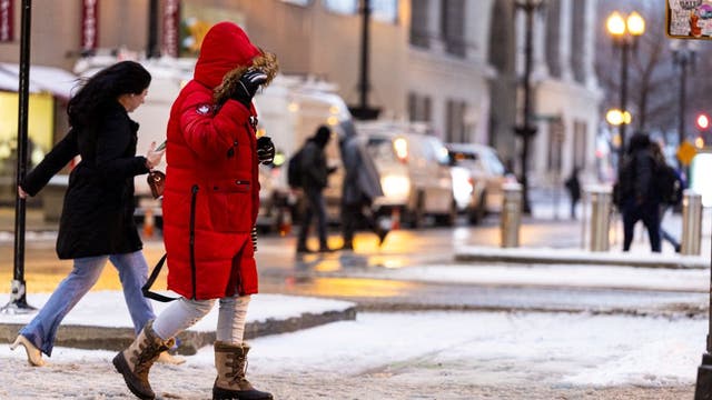 Chicago weather: Frigid temps continue, light snow around lake