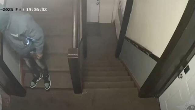 Video shows gunmen wanted for robbing people in Chicago