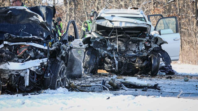 Woodstock crash leaves man dead, 3 children critically injured