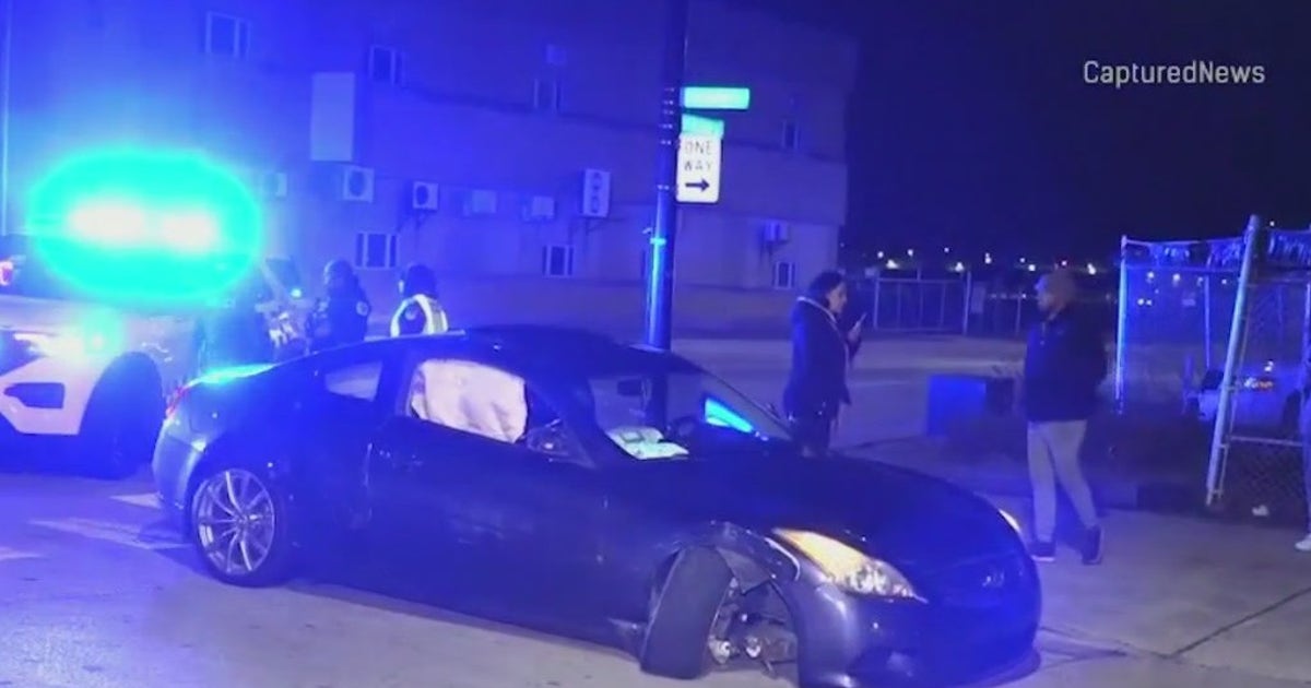 Pedestrian killed in 3-car crash on Chicago’s Southwest Side | FOX 32 ...