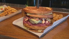 Chicago sports bar hosts burger bracket for 'Munch Madness'