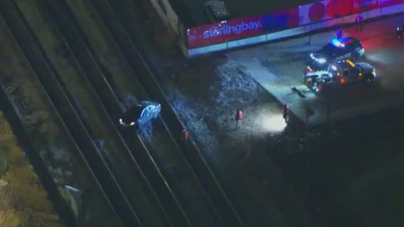 Metra MD-W trains delayed due to vehicle stuck on tracks