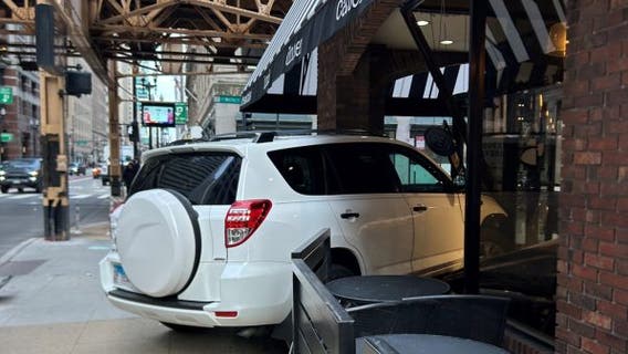 Car crashes into Corner Bakery in downtown Chicago