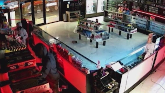 Video shows brazen burglars shatter windows, steal cash in Northwest Side heist