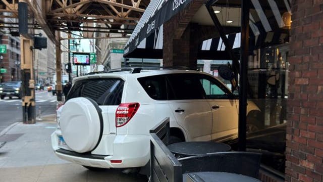 Car crashes into Corner Bakery in downtown Chicago