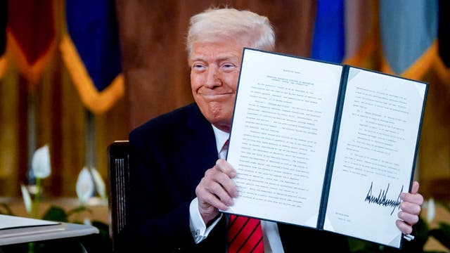 Pritzker, Durbin rip Trump's move to dismantle Education Department: 'What a fool'