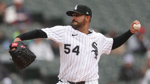 Chicago White Sox pound Twins 9-0, Perez tosses 6 hitless innings in debut