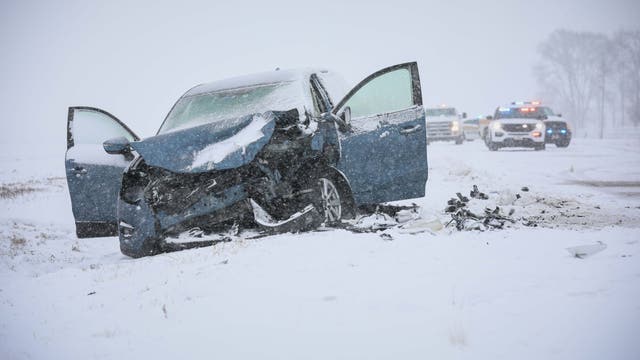 5 hurt, 3 critically, from crash in Chicago’s northwest suburbs