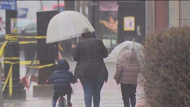 Chicago weather: Rain chances linger before temps tumble