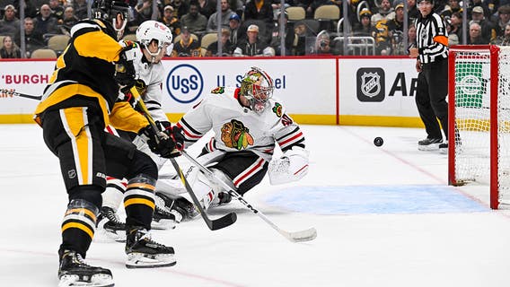 Erik Karlsson scores his 200th goal as the Penguins beat the Blackhawks 5-0