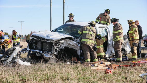 Chicago area car crash leaves 2 drivers injured, authorities say