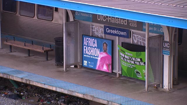 Man hospitalized after falling onto CTA Blue Line tracks in West Loop, police say