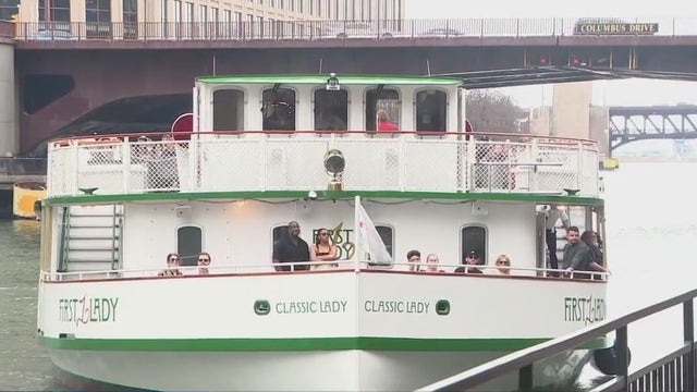 Chicago's river cruise season kicks off with warm weather, big crowds