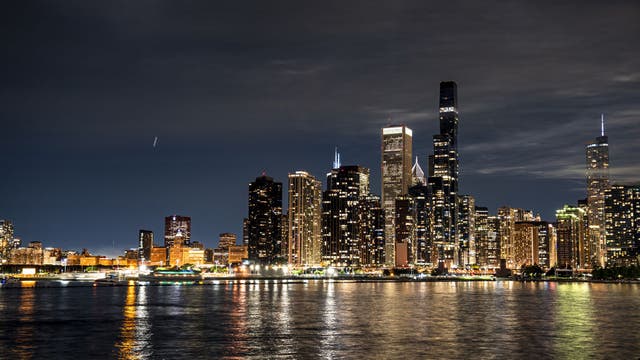 Warmest night of the year? Chicago hits 77 degrees at 1 a.m. — in spring