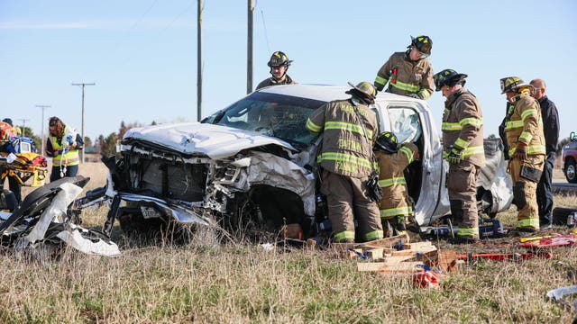 Chicago area car crash leaves 2 drivers injured, authorities say