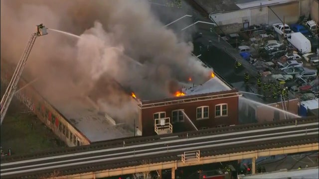 Extra-alarm fire shuts down CTA Green Line trains on Chicago's West Side