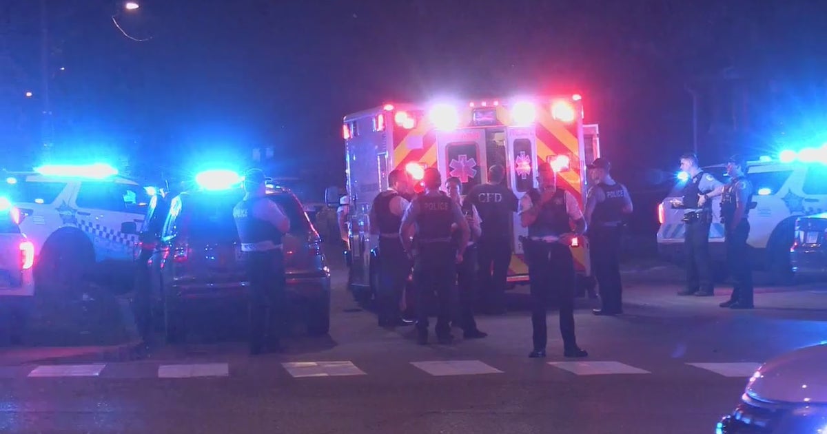 Man killed, Chicago officer wounded in West Side police shooting ...