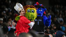 Vaughn homers as the White Sox beat the Marlins 6-2 to stop a 4-game slide