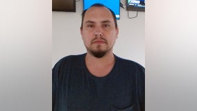 Chicago area man robbed fast food restaurant at knifepoint, police say