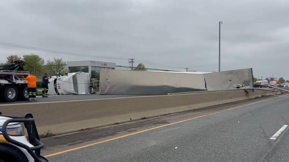 Semi carrying beer overturns, stops traffic on I-55 in Bolingbrook