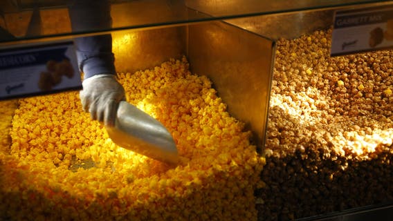 Chicago's Garrett Popcorn named one of travelers' favorite airport treats by Yelp